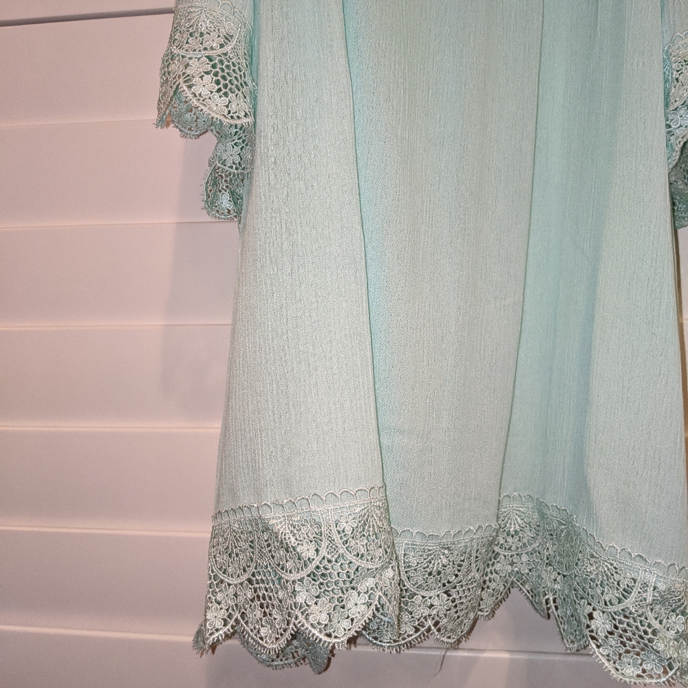 Blouse - Picture 2 of 3